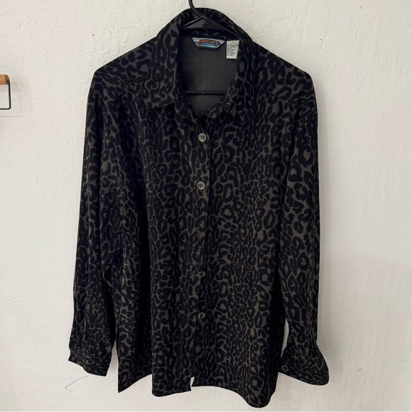 Shaver Lake Tops - Vintage Shaver Lake Green Black Cheetah Long Sleeve Button Down Large
